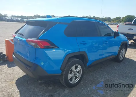 2019 Toyota Rav4 Xle z USA, uszkodzony, nr VIN 2T3W1RFVXKW041541